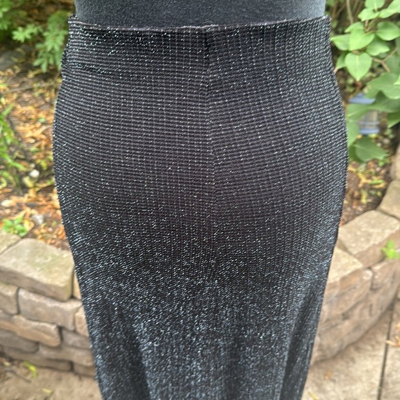 Elegant Glittery Slinky Black Maxi Skirt. Size Medium - Picture 3 of 7